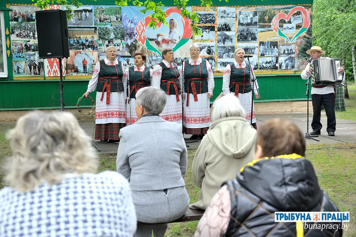 Троица, 466-летие Петровичей и юбилей «Спадарушкі»: в Бобруйском районе прошел особый праздник Троица, 466-летие Петровичей и юбилей «Спадарушкі»: в Бобруйском районе прошел особый праздник