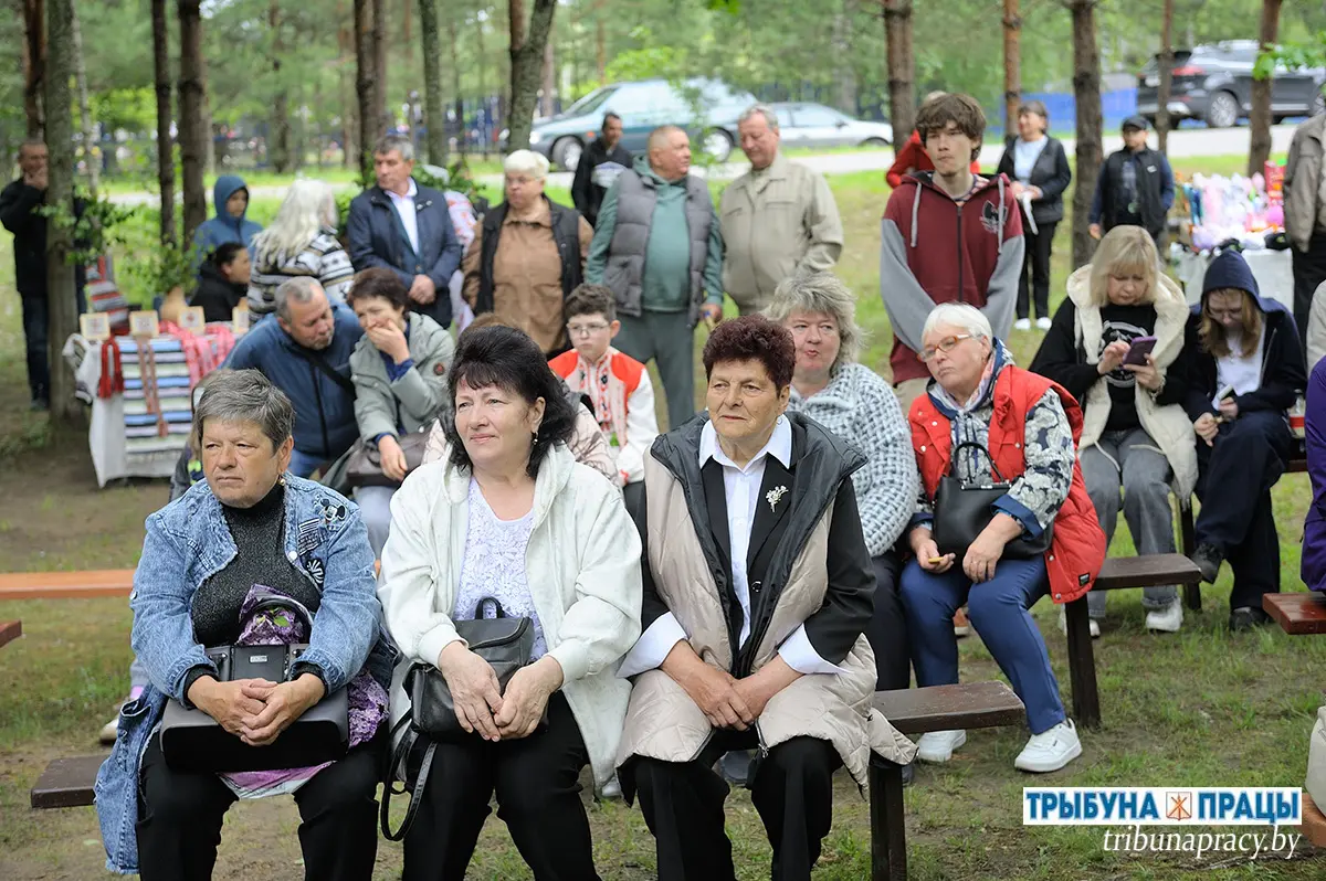 Троица, 466-летие Петровичей и юбилей «Спадарушкі»: в Бобруйском районе прошел особый праздник Троица, 466-летие Петровичей и юбилей «Спадарушкі»: в Бобруйском районе прошел особый праздник