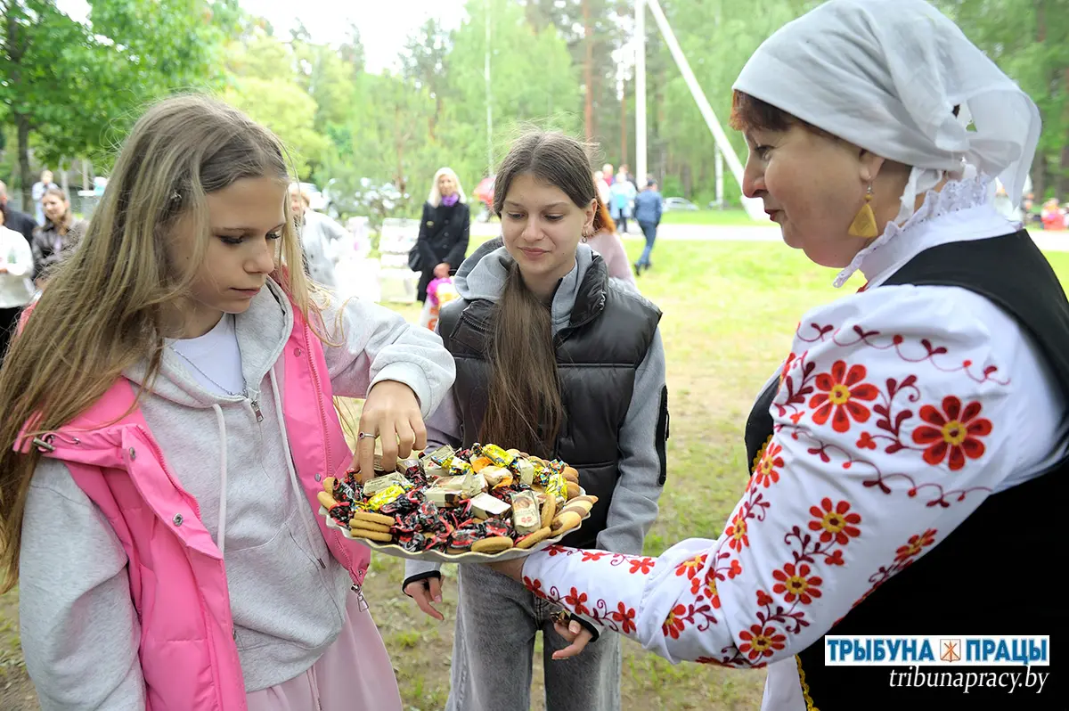 Троица, 466-летие Петровичей и юбилей «Спадарушкі»: в Бобруйском районе прошел особый праздник Троица, 466-летие Петровичей и юбилей «Спадарушкі»: в Бобруйском районе прошел особый праздник