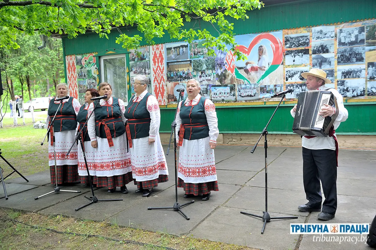Троица, 466-летие Петровичей и юбилей «Спадарушкі»: в Бобруйском районе прошел особый праздник Троица, 466-летие Петровичей и юбилей «Спадарушкі»: в Бобруйском районе прошел особый праздник