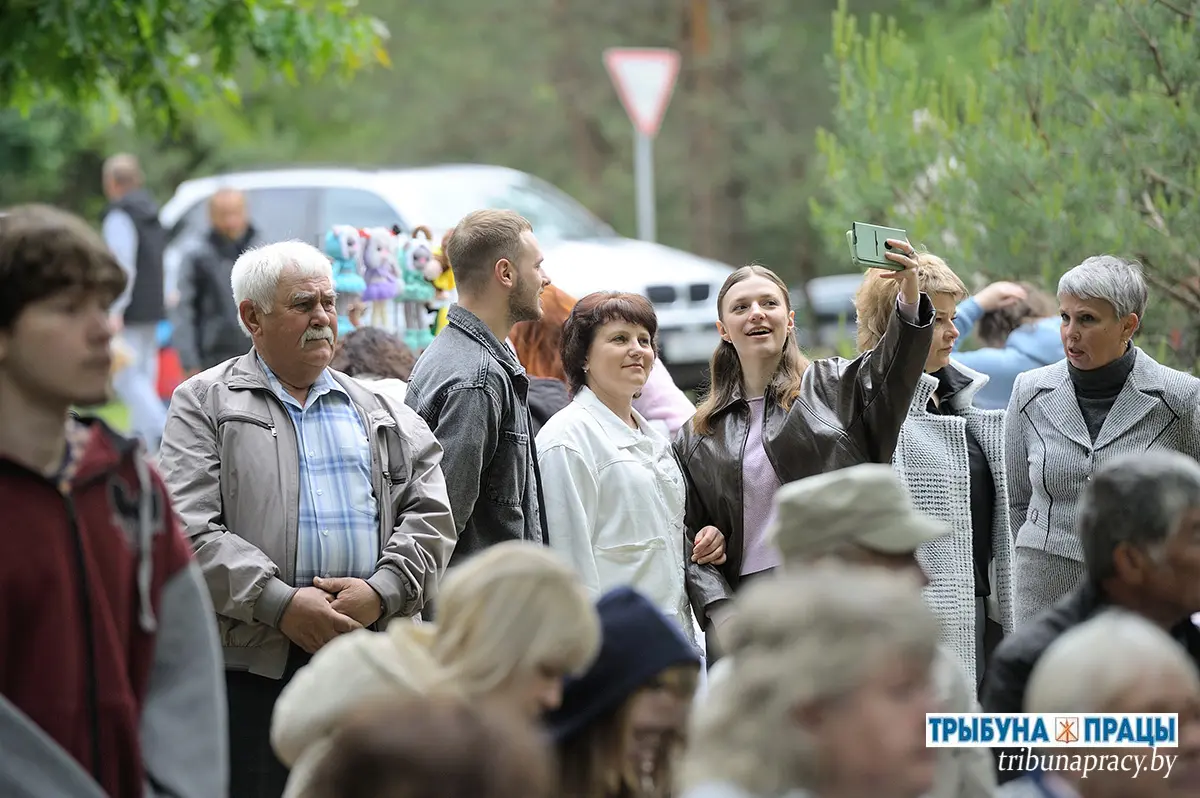Троица, 466-летие Петровичей и юбилей «Спадарушкі»: в Бобруйском районе прошел особый праздник Троица, 466-летие Петровичей и юбилей «Спадарушкі»: в Бобруйском районе прошел особый праздник