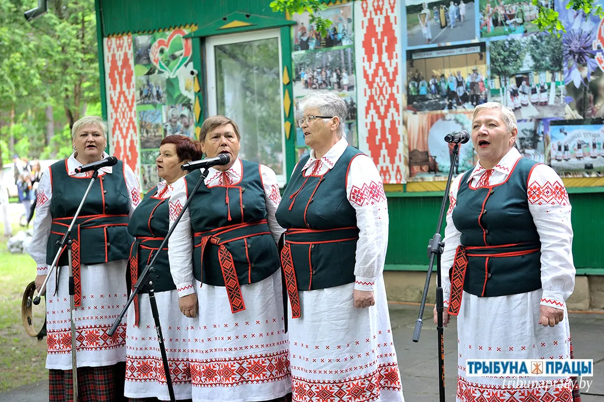 Троица, 466-летие Петровичей и юбилей «Спадарушкі»: в Бобруйском районе прошел особый праздник Троица, 466-летие Петровичей и юбилей «Спадарушкі»: в Бобруйском районе прошел особый праздник