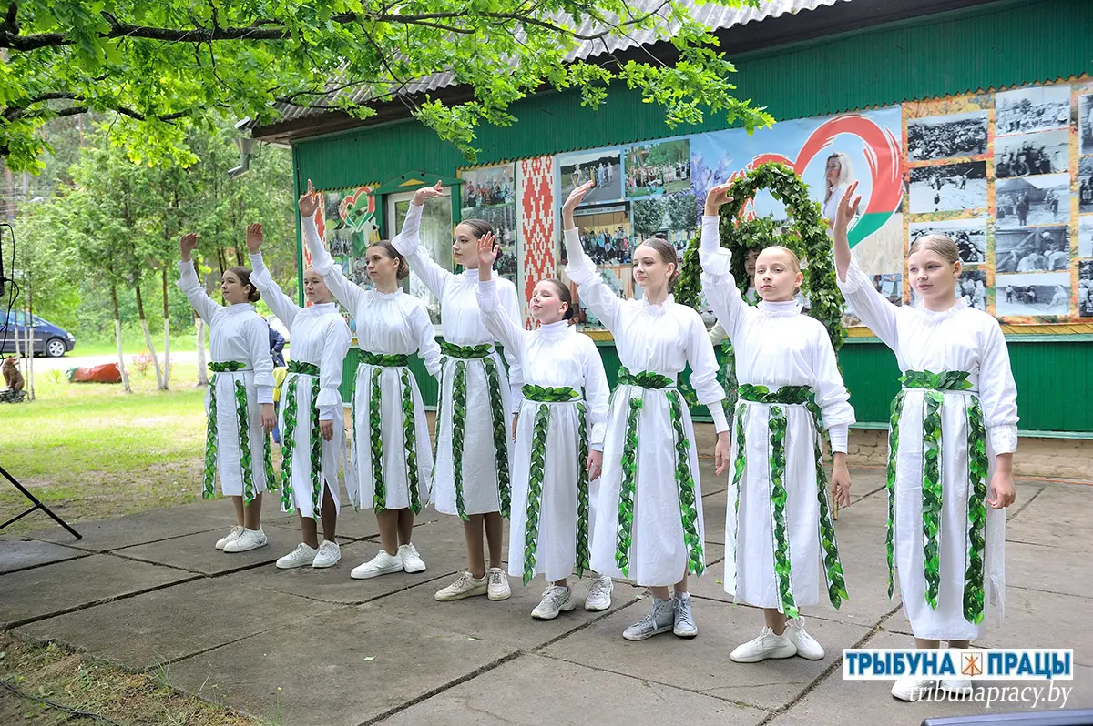 Троица, 466-летие Петровичей и юбилей «Спадарушкі»: в Бобруйском районе прошел особый праздник Троица, 466-летие Петровичей и юбилей «Спадарушкі»: в Бобруйском районе прошел особый праздник