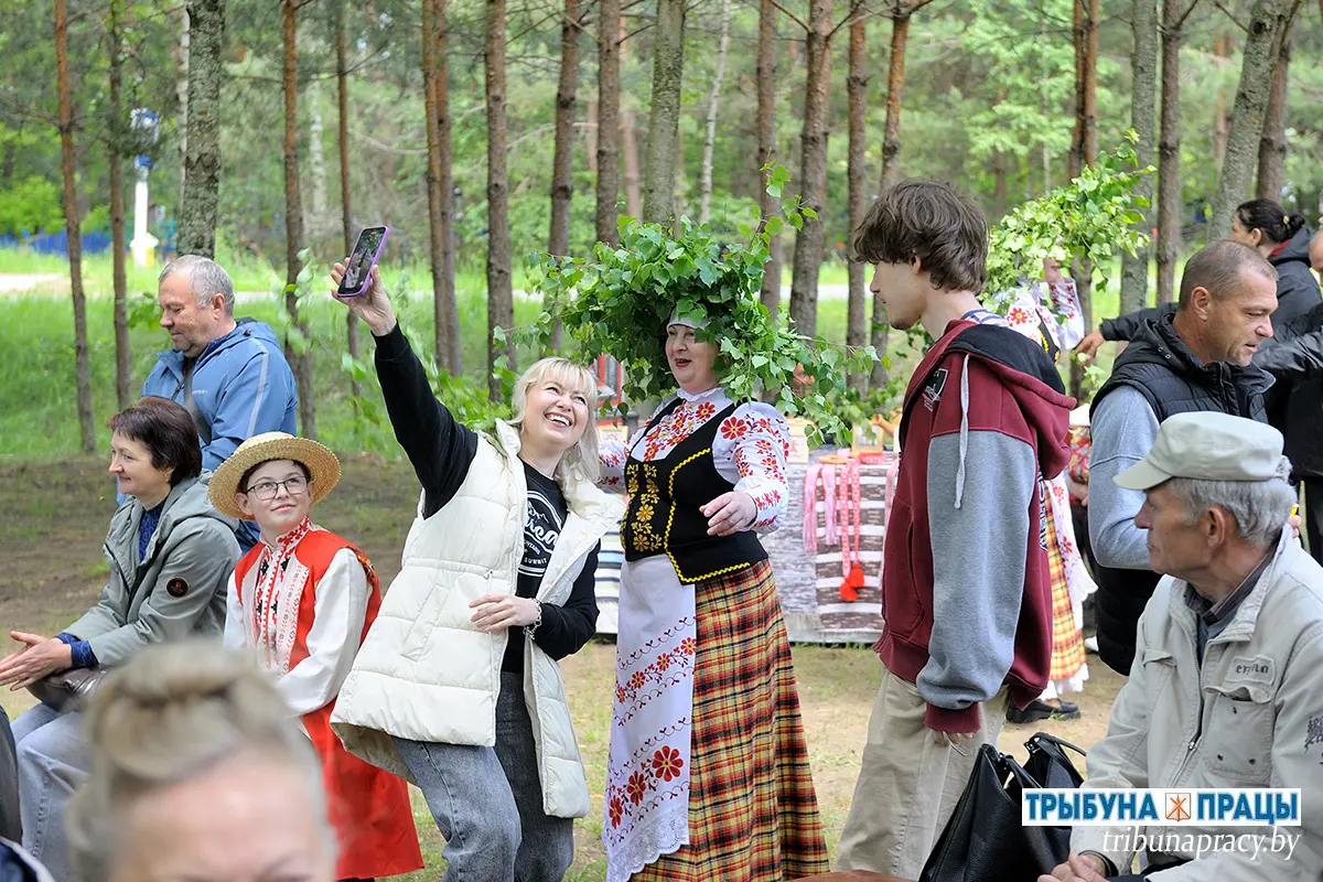 Троица, 466-летие Петровичей и юбилей «Спадарушкі»: в Бобруйском районе прошел особый праздник Троица, 466-летие Петровичей и юбилей «Спадарушкі»: в Бобруйском районе прошел особый праздник