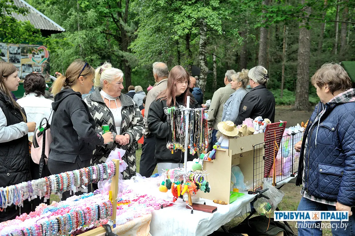 Троица, 466-летие Петровичей и юбилей «Спадарушкі»: в Бобруйском районе прошел особый праздник Троица, 466-летие Петровичей и юбилей «Спадарушкі»: в Бобруйском районе прошел особый праздник