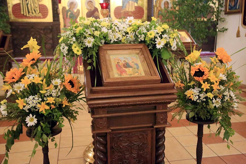 Епископ Бобруйский и Быховский Серафим совершил всенощное бдение в Никольском кафедральном соборе в канун празднования дня Святой Троицы 