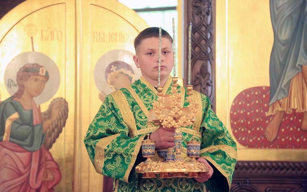 Епископ Бобруйский и Быховский Серафим совершил всенощное бдение в Никольском кафедральном соборе в канун празднования дня Святой Троицы 