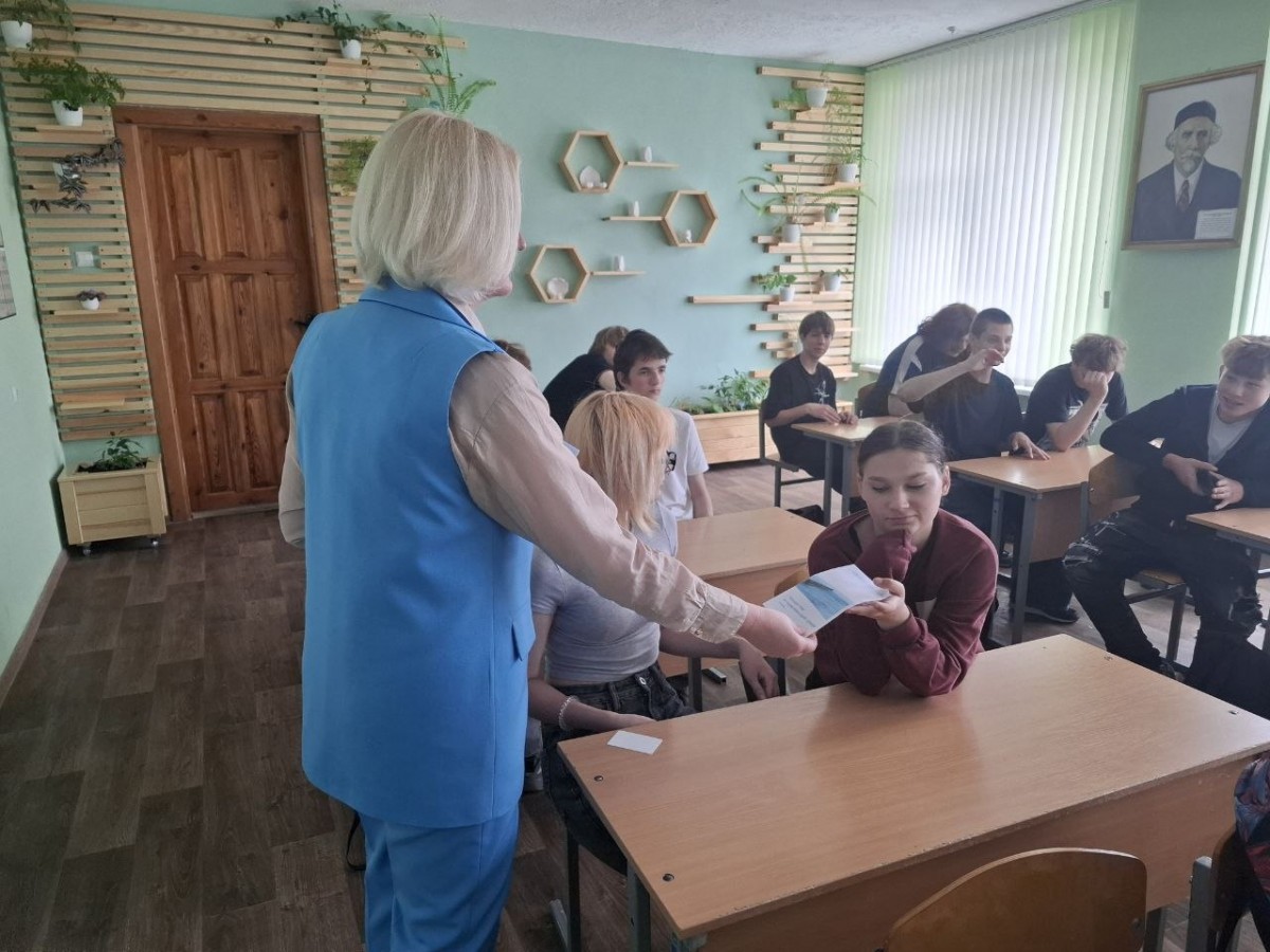 &laquo;Лекарствам не место в воде и еде&raquo;: учащиеся Бобруйского индустриально-строительного колледжа обсудили с экологами скрытую угрозу фармацевтических отходов