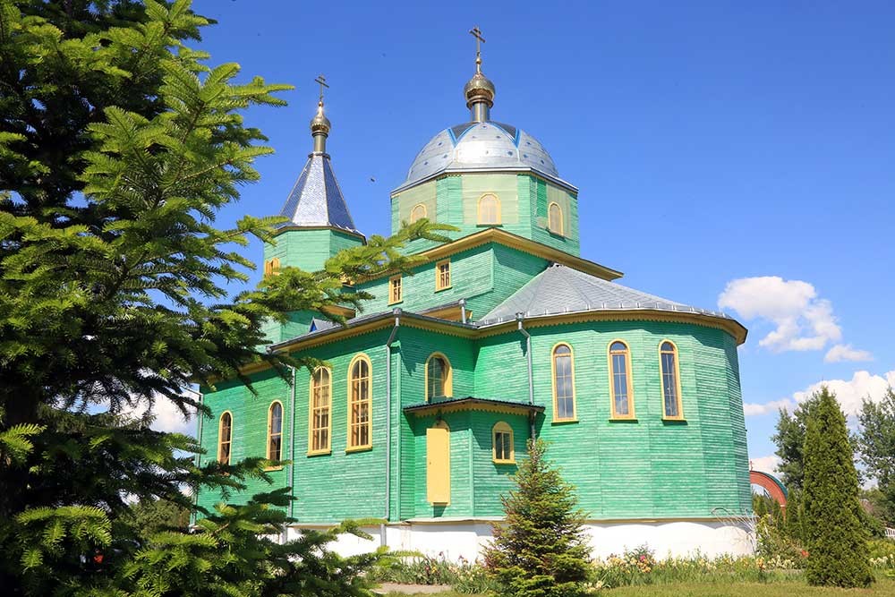 Епископ Бобруйский и Быховский Серафим во Вторник Пятидесятницы возглавил Божественную литургию в храме Святой Живоначальной Троицы в деревне Турки