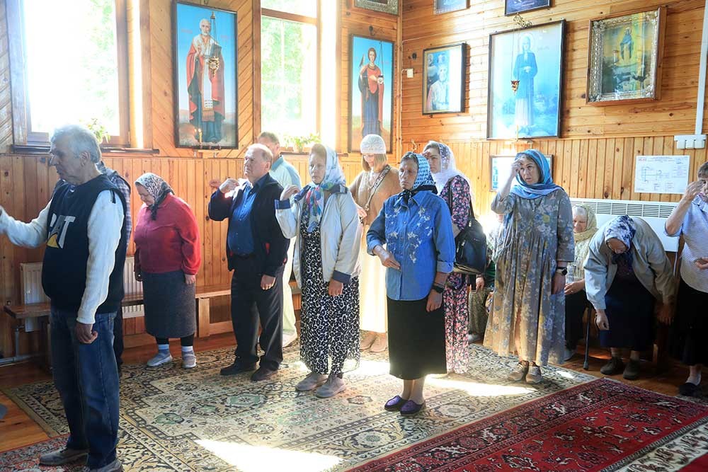 Епископ Бобруйский и Быховский Серафим во Вторник Пятидесятницы возглавил Божественную литургию в храме Святой Живоначальной Троицы в деревне Турки
