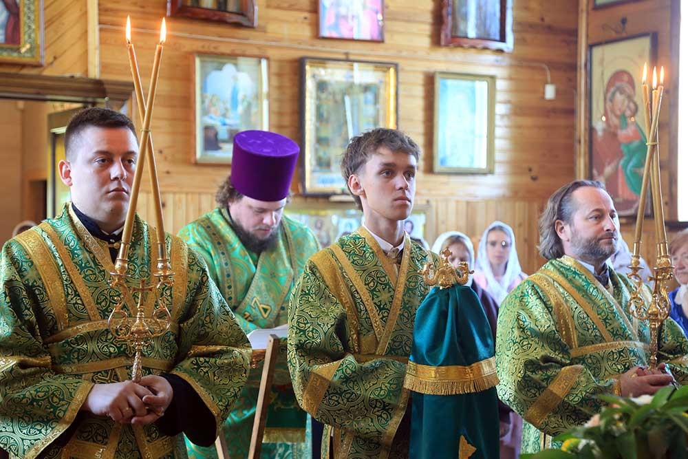 Епископ Бобруйский и Быховский Серафим во Вторник Пятидесятницы возглавил Божественную литургию в храме Святой Живоначальной Троицы в деревне Турки