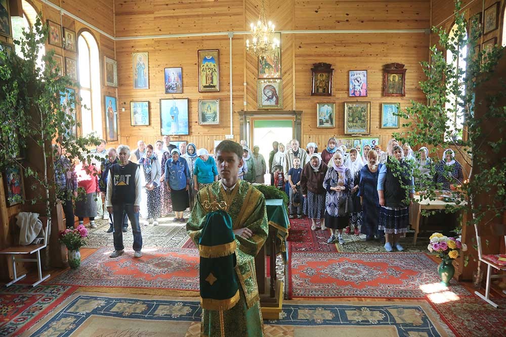 Епископ Бобруйский и Быховский Серафим во Вторник Пятидесятницы возглавил Божественную литургию в храме Святой Живоначальной Троицы в деревне Турки
