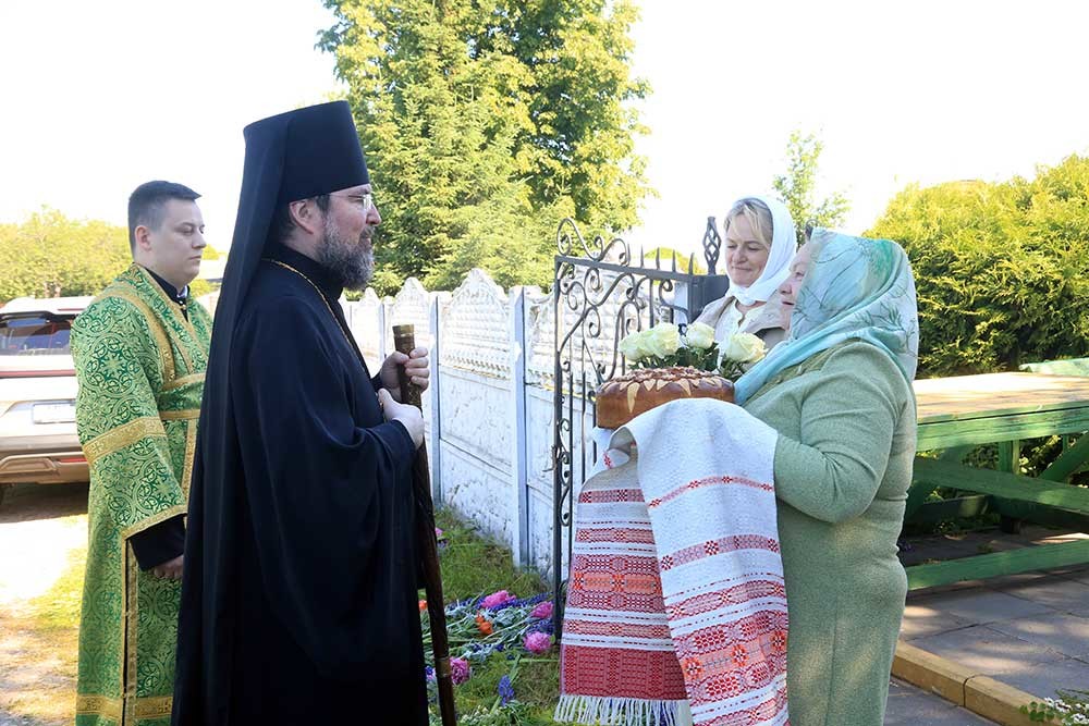 Епископ Бобруйский и Быховский Серафим во Вторник Пятидесятницы возглавил Божественную литургию в храме Святой Живоначальной Троицы в деревне Турки