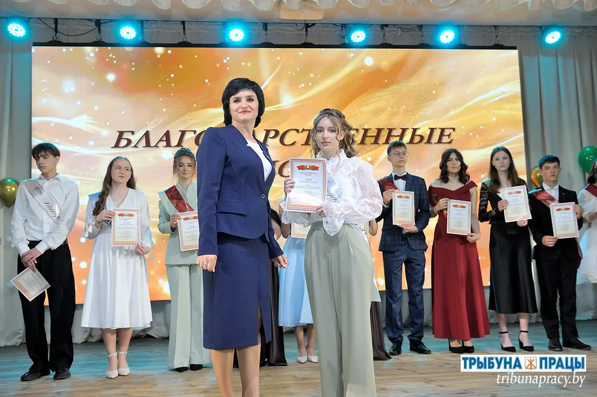 В Бобруйском районе 59 выпускникам вручили аттестаты, из них: 3 медалиста и 1 стобалльник