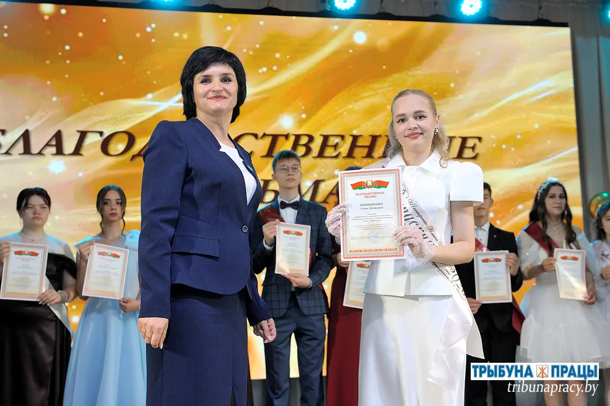 В Бобруйском районе 59 выпускникам вручили аттестаты, из них: 3 медалиста и 1 стобалльник