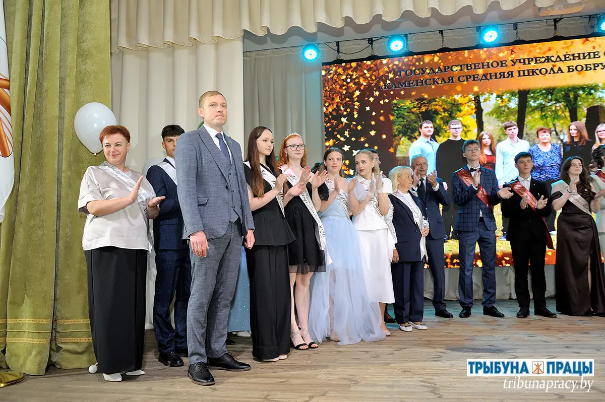 В Бобруйском районе 59 выпускникам вручили аттестаты, из них: 3 медалиста и 1 стобалльник