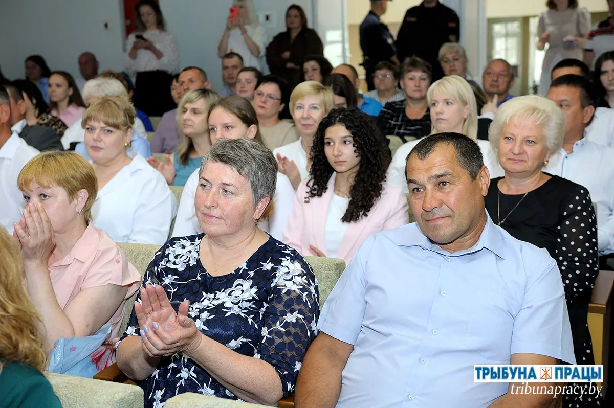 В Бобруйском районе 59 выпускникам вручили аттестаты, из них: 3 медалиста и 1 стобалльник