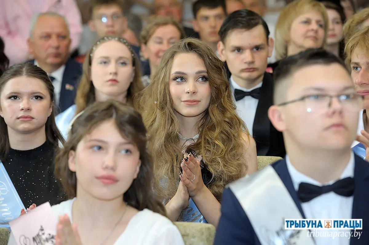 В Бобруйском районе 59 выпускникам вручили аттестаты, из них: 3 медалиста и 1 стобалльник