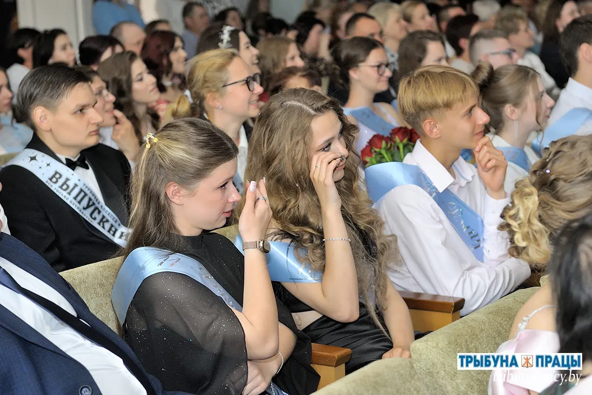 В Бобруйском районе 59 выпускникам вручили аттестаты, из них: 3 медалиста и 1 стобалльник