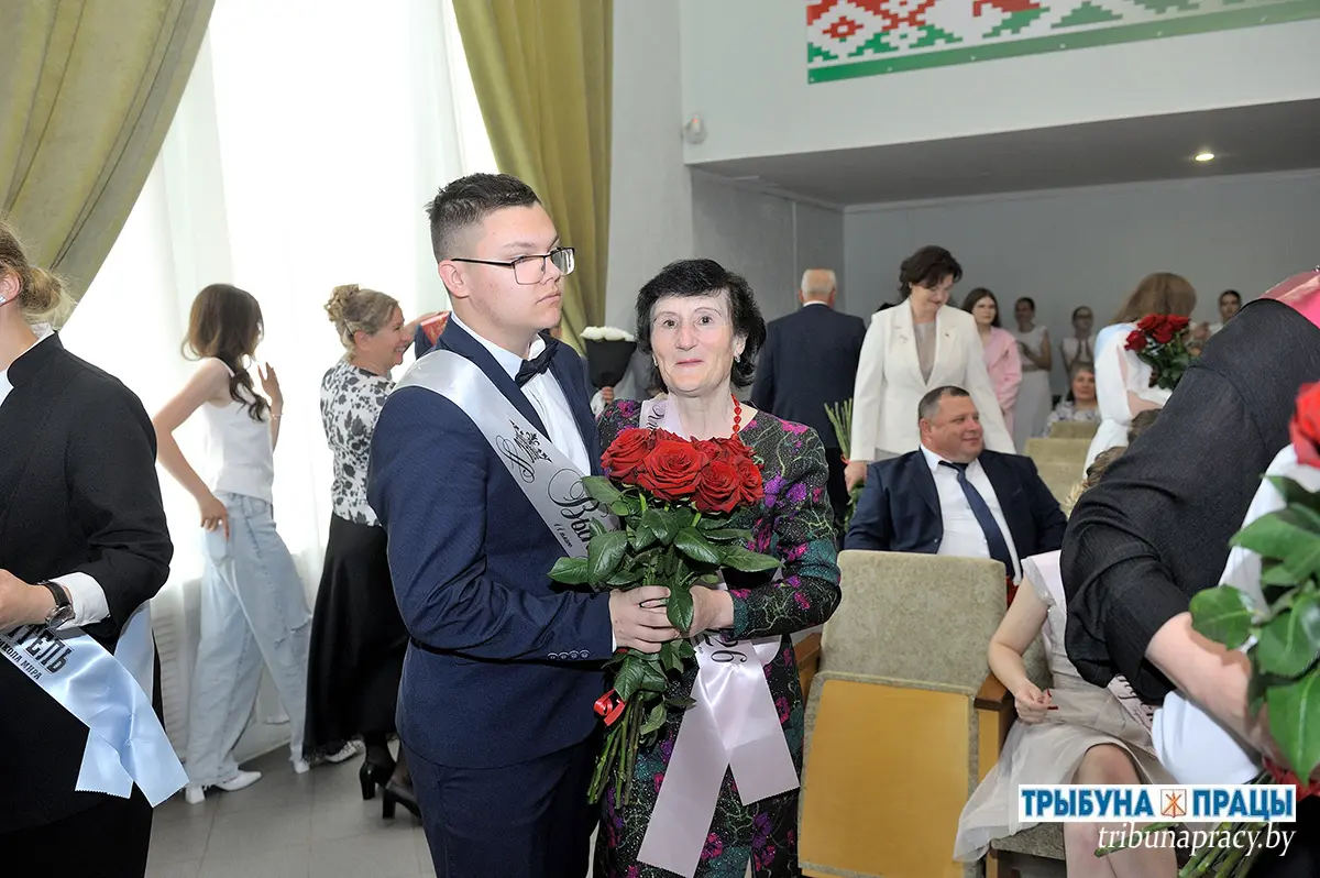 В Бобруйском районе 59 выпускникам вручили аттестаты, из них: 3 медалиста и 1 стобалльник