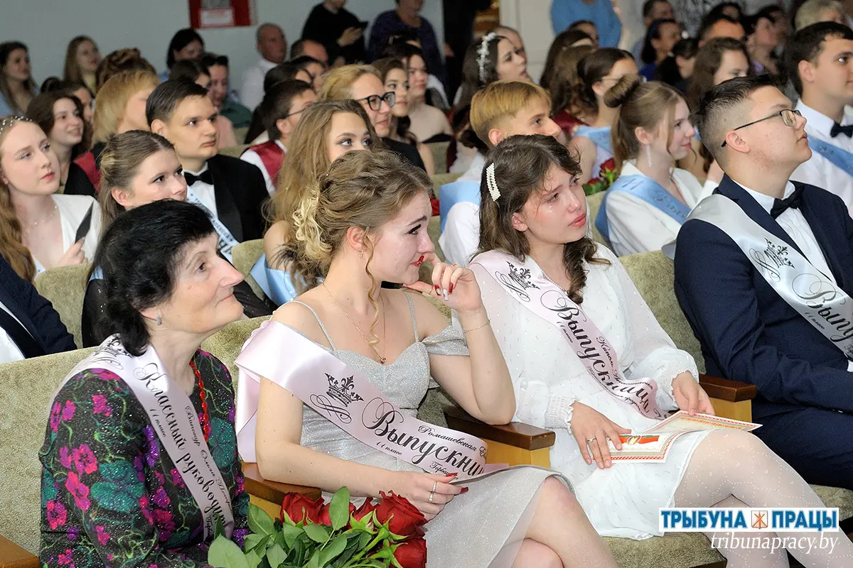В Бобруйском районе 59 выпускникам вручили аттестаты, из них: 3 медалиста и 1 стобалльник