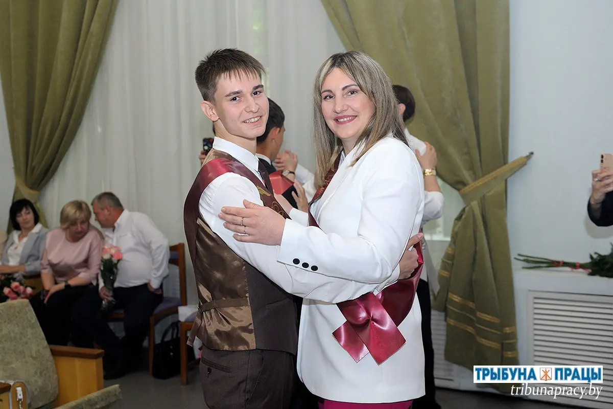 В Бобруйском районе 59 выпускникам вручили аттестаты, из них: 3 медалиста и 1 стобалльник