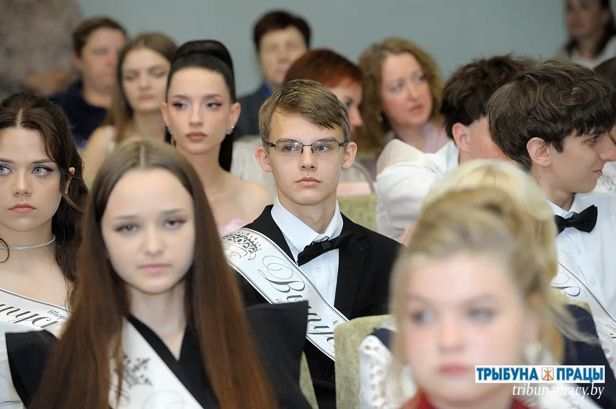 В Бобруйском районе 59 выпускникам вручили аттестаты, из них: 3 медалиста и 1 стобалльник