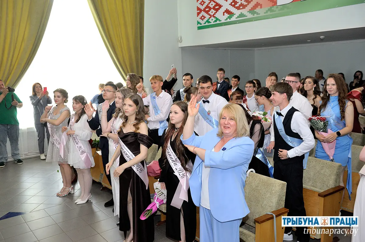 В Бобруйском районе 59 выпускникам вручили аттестаты, из них: 3 медалиста и 1 стобалльник
