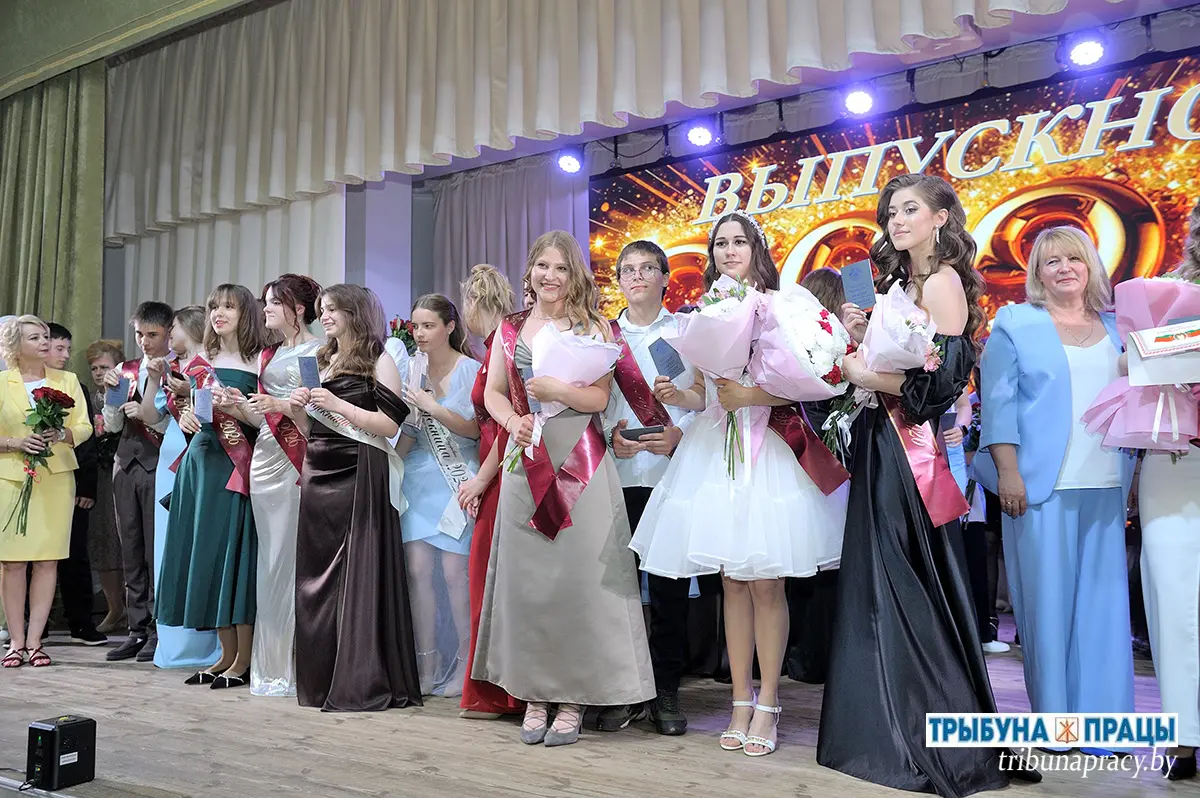 В Бобруйском районе 59 выпускникам вручили аттестаты, из них: 3 медалиста и 1 стобалльник