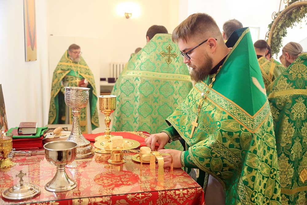 Епископ Бобруйский и Быховский Серафим совершил Божественную литургию в день памяти преподобной Евфросинии Полоцкой