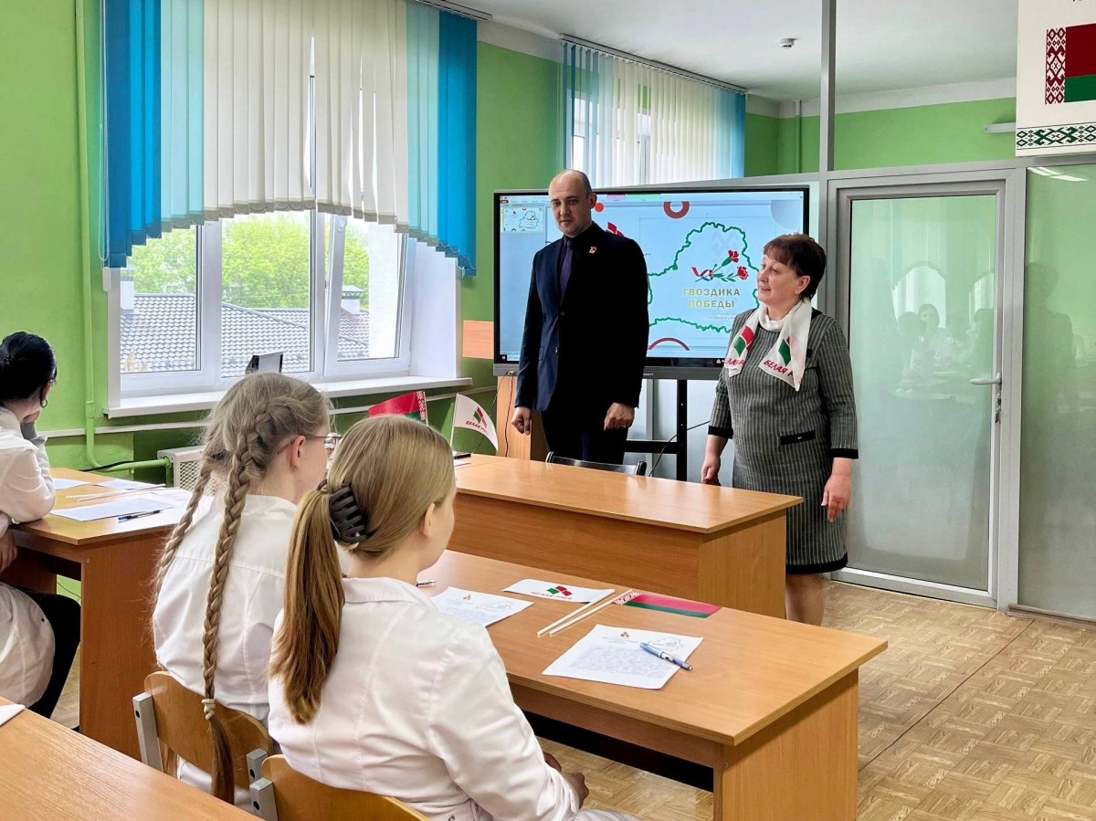 Студенты бобруйского медколледжа написали диктант в рамках проекта «Гвоздика Победы» Студенты бобруйского медколледжа написали диктант в рамках проекта «Гвоздика Победы»