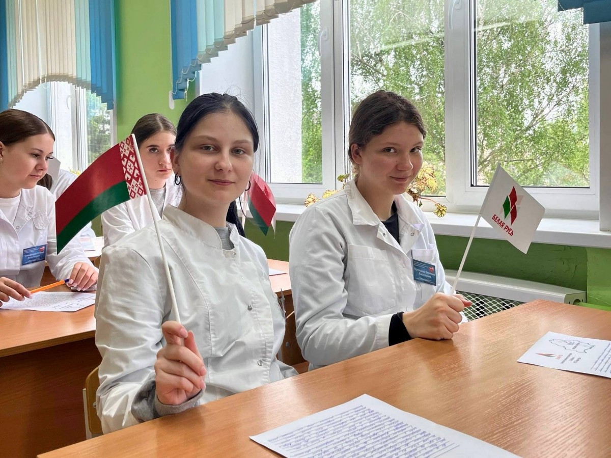 Студенты бобруйского медколледжа написали диктант в рамках проекта «Гвоздика Победы» Студенты бобруйского медколледжа написали диктант в рамках проекта «Гвоздика Победы»