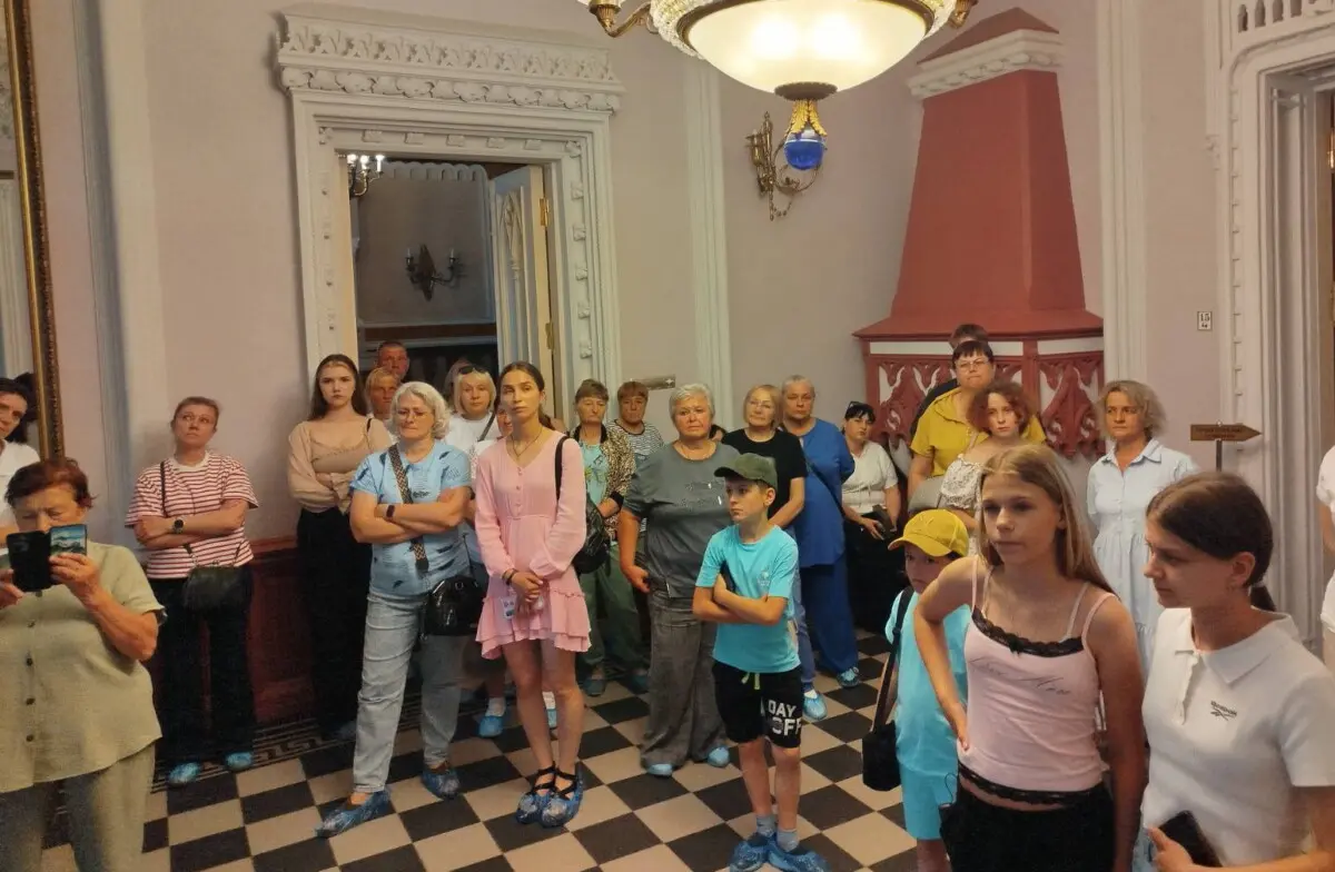 Работники сельхозорганизаций Бобруйского района совершили экскурсию на Гомельщину Работники сельхозорганизаций Бобруйского района совершили экскурсию на Гомельщину