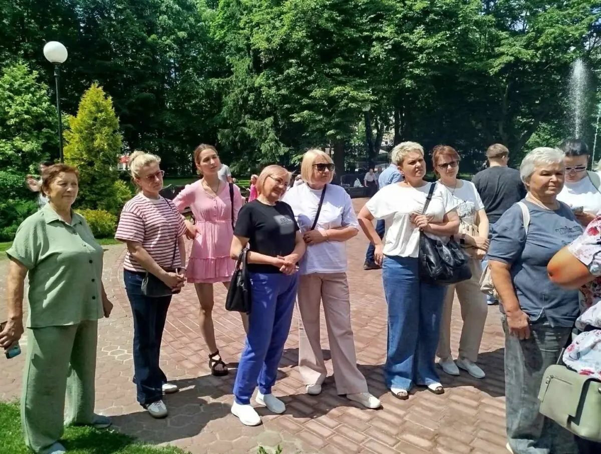 Работники сельхозорганизаций Бобруйского района совершили экскурсию на Гомельщину Работники сельхозорганизаций Бобруйского района совершили экскурсию на Гомельщину