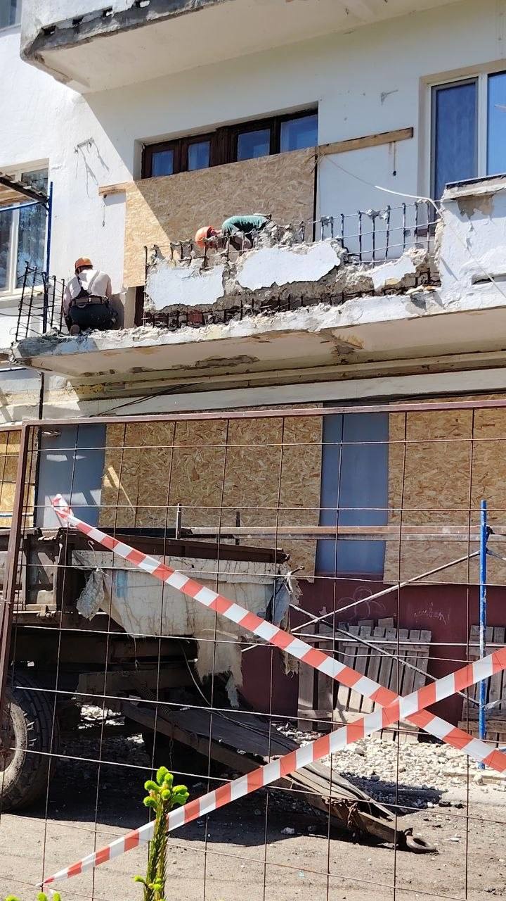 В Бобруйске на улице Ванцетти капитально ремонтируют дом №44. BOBR.BY узнал, как идут работы