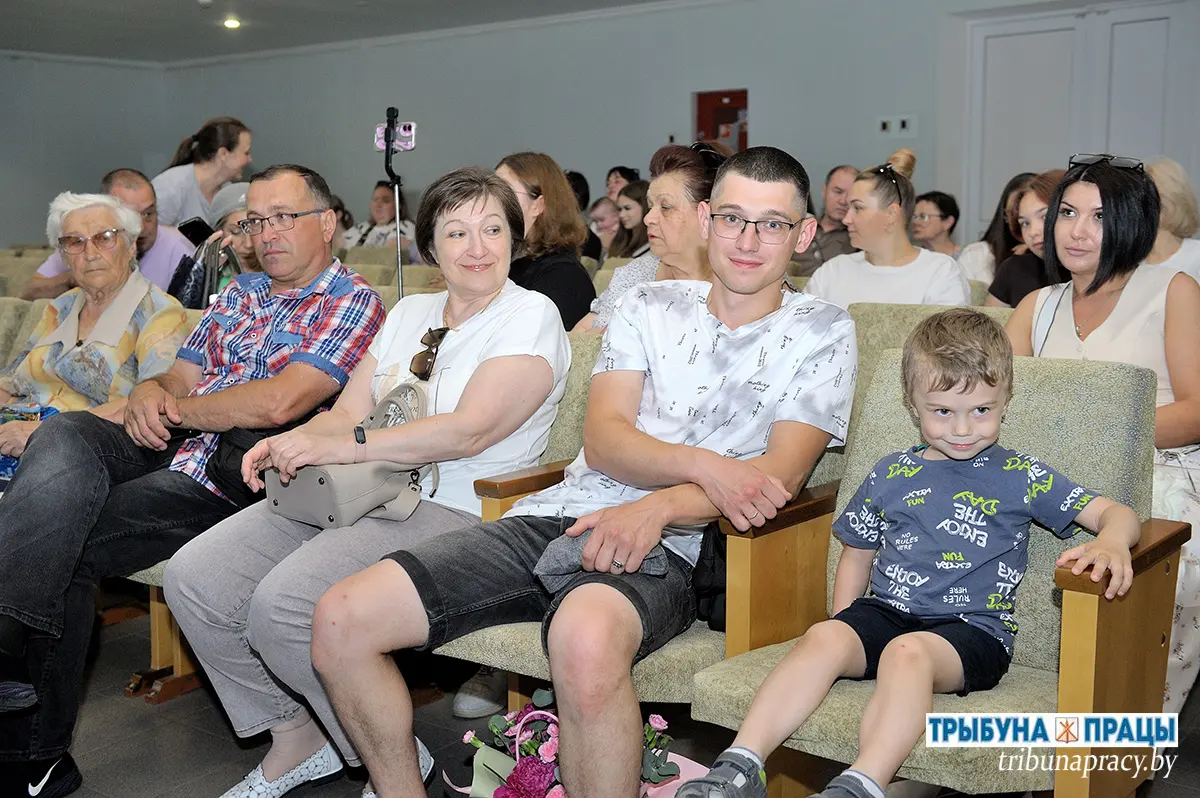 В бобруйском районном Центре культуры прошёл отчётный концерт народного ансамбля &laquo;Беларусь&raquo;