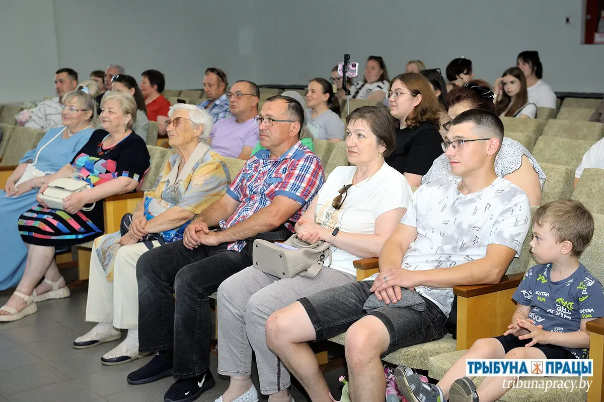 В бобруйском районном Центре культуры прошёл отчётный концерт народного ансамбля &laquo;Беларусь&raquo;