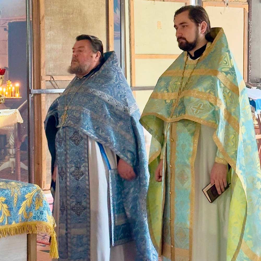 Епископ Бобруйский и Быховский Серафим возглавил праздничную литургию в Прощанской пустыни в честь иконы &laquo;Живоносный Источник&raquo;