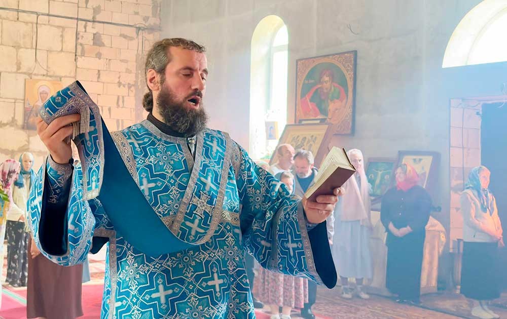 Епископ Бобруйский и Быховский Серафим возглавил праздничную литургию в Прощанской пустыни в честь иконы &laquo;Живоносный Источник&raquo;