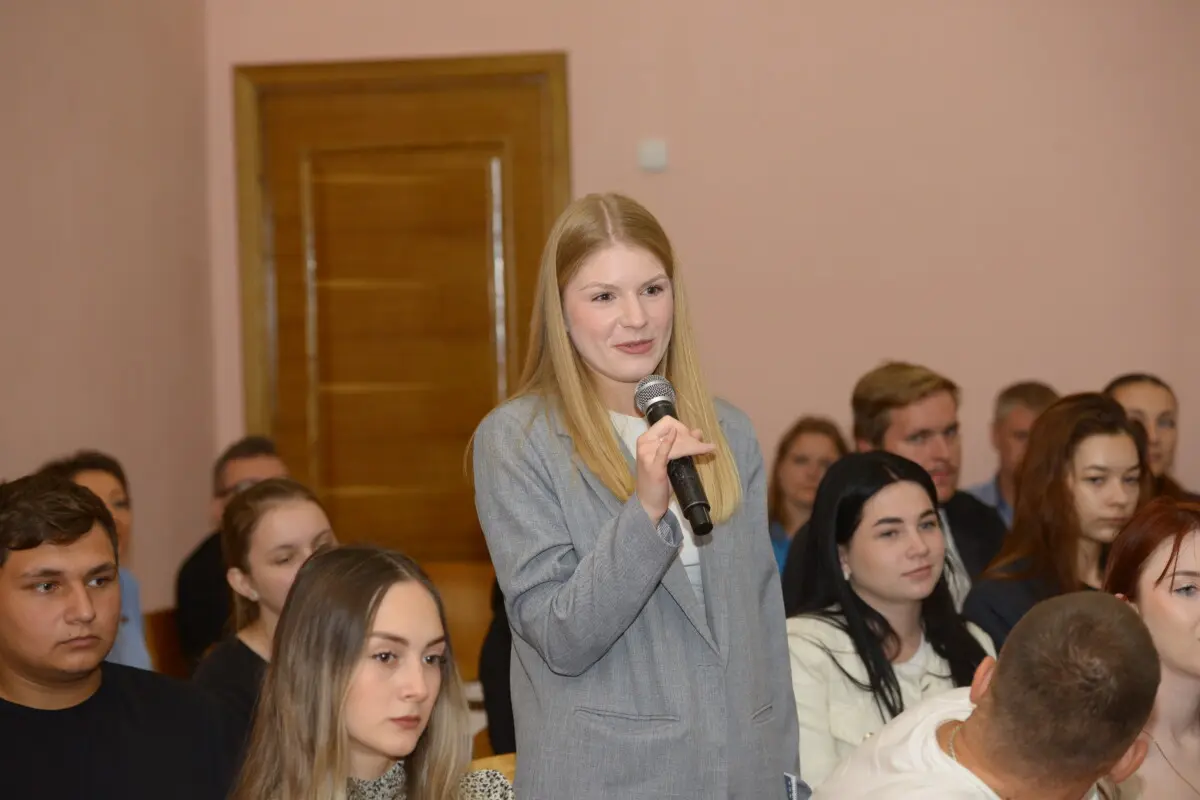 Молодой педагог из Бобруйска Янина Агранович рассказала о своём первом годе работы в Химовской школе им. А.К. Шмыгуна.