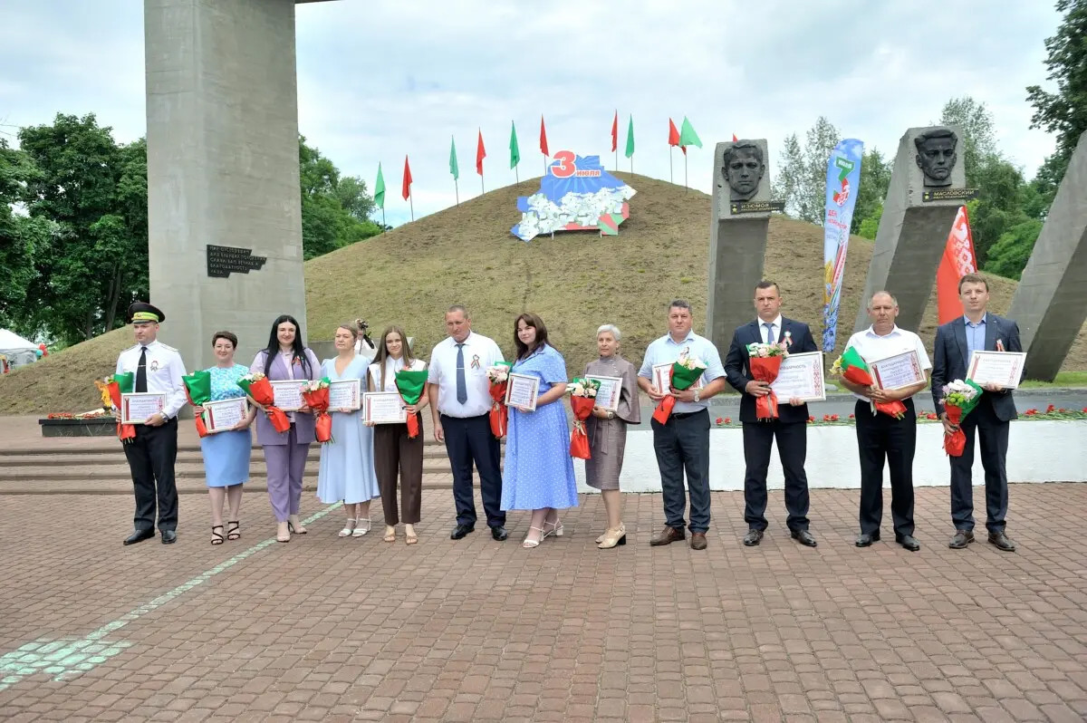 День Независимости на Бобруйщине: Память и Единство на Кургане Славы День Независимости на Бобруйщине: Память и Единство на Кургане Славы