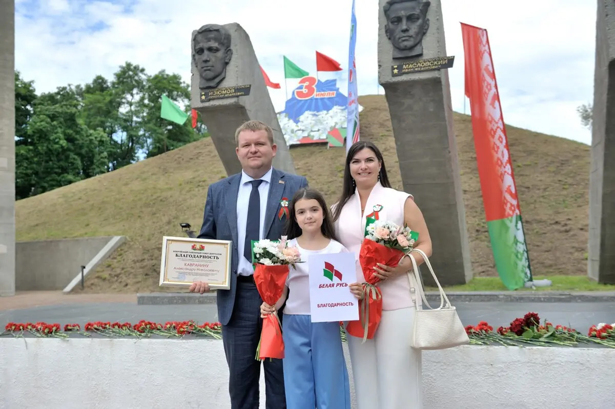 День Независимости на Бобруйщине: Память и Единство на Кургане Славы День Независимости на Бобруйщине: Память и Единство на Кургане Славы
