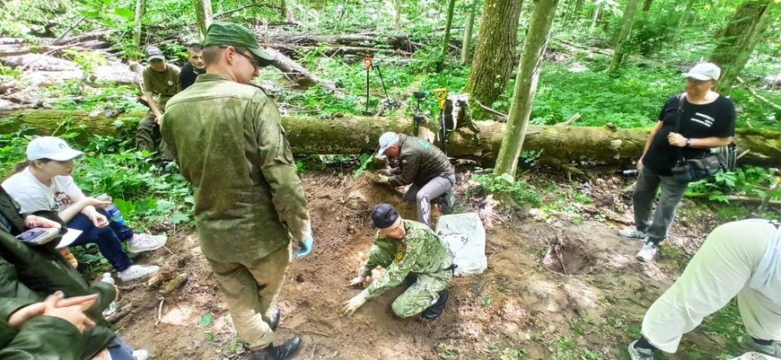 Бобруйские поисковики группы &laquo;Обелиск&raquo; нашли останки двух пилотов времён ВОВ у деревни Калинино