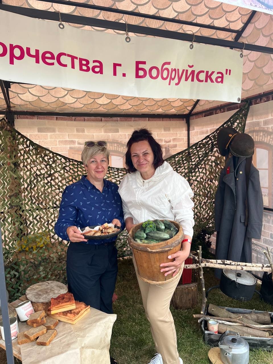 &laquo;Солдатский привал&raquo;,  народные ремёсла и игры с Машей и Алёнкой: как Центр досуга и творчества провёл праздник у &laquo;Бобруйск-Арены&raquo; 