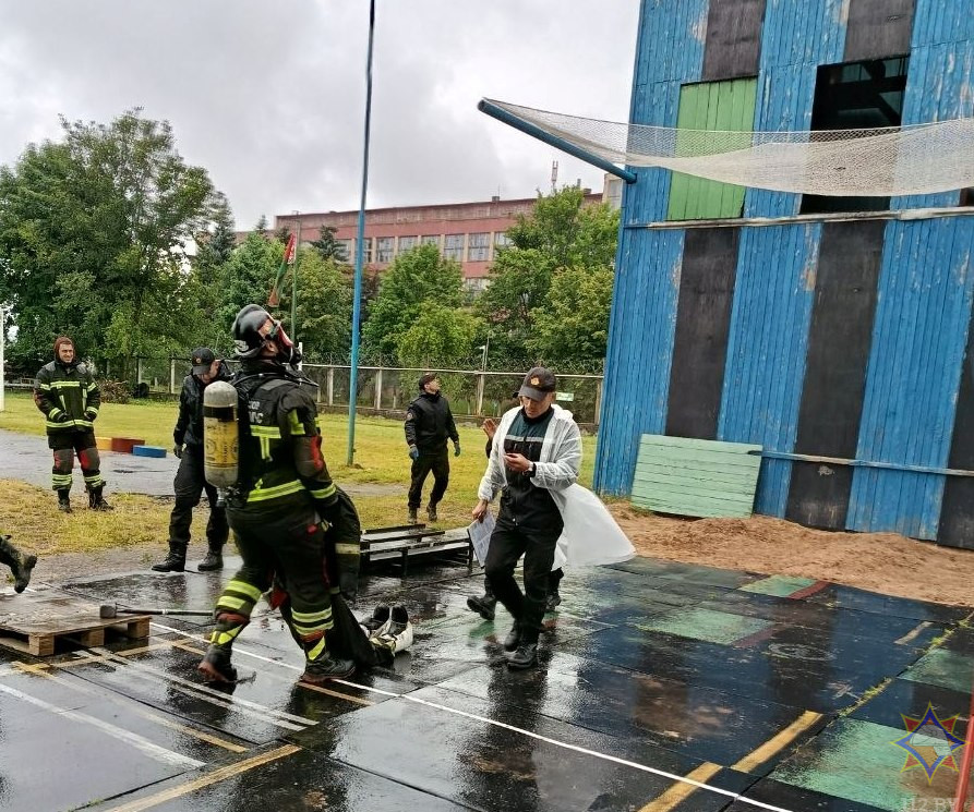 Команда Бобруйского ГРОЧС победила на областных соревнованиях «Сильнейший пожарный-спасатель» Команда Бобруйского ГРОЧС победила на областных соревнованиях «Сильнейший пожарный-спасатель»