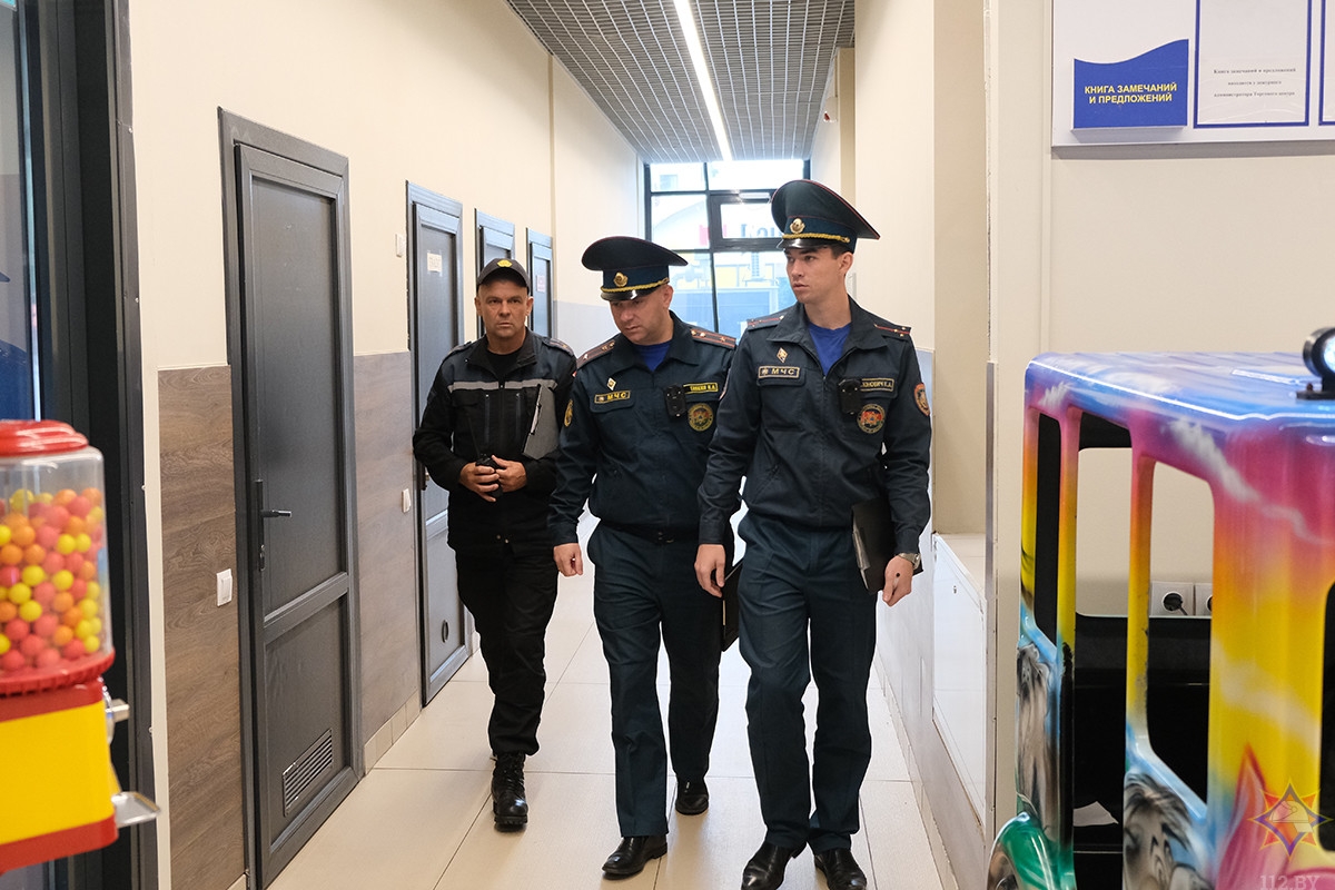 Бобруйские спасатели МЧС провели учения &laquo;Безопасный объект&raquo; в ТЦ &laquo;Санта&raquo; на улице Горького