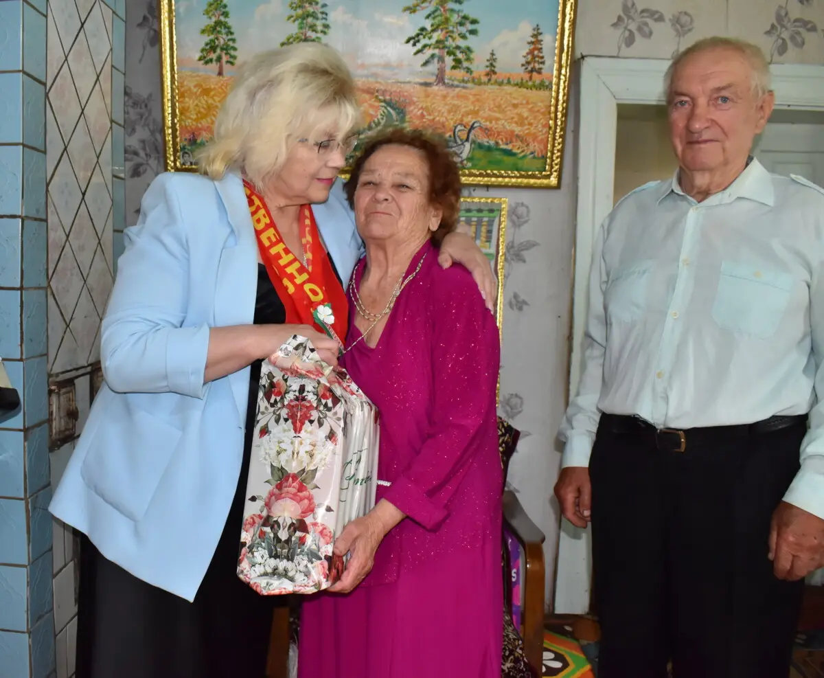 В Бобруйском районе 85-летний юбилей отметила ветеран труда Мария Роскач