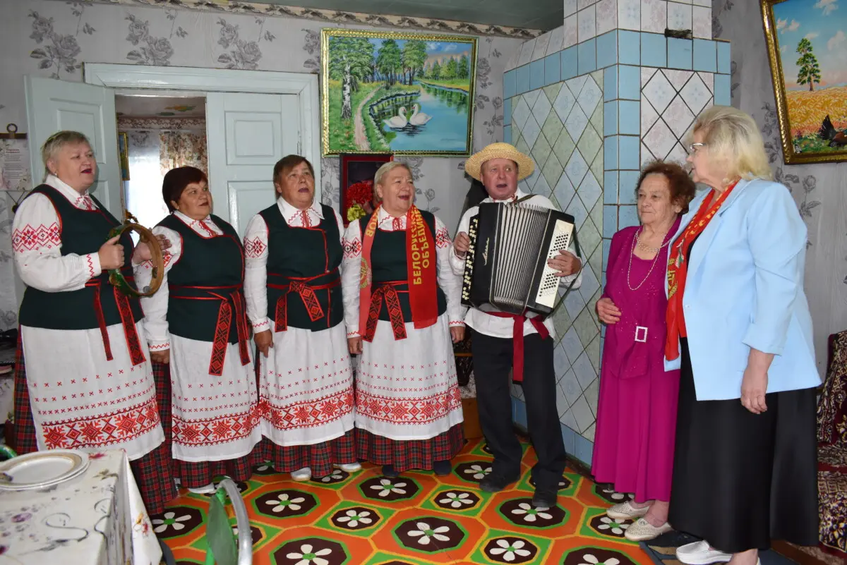 В Бобруйском районе 85-летний юбилей отметила ветеран труда Мария Роскач