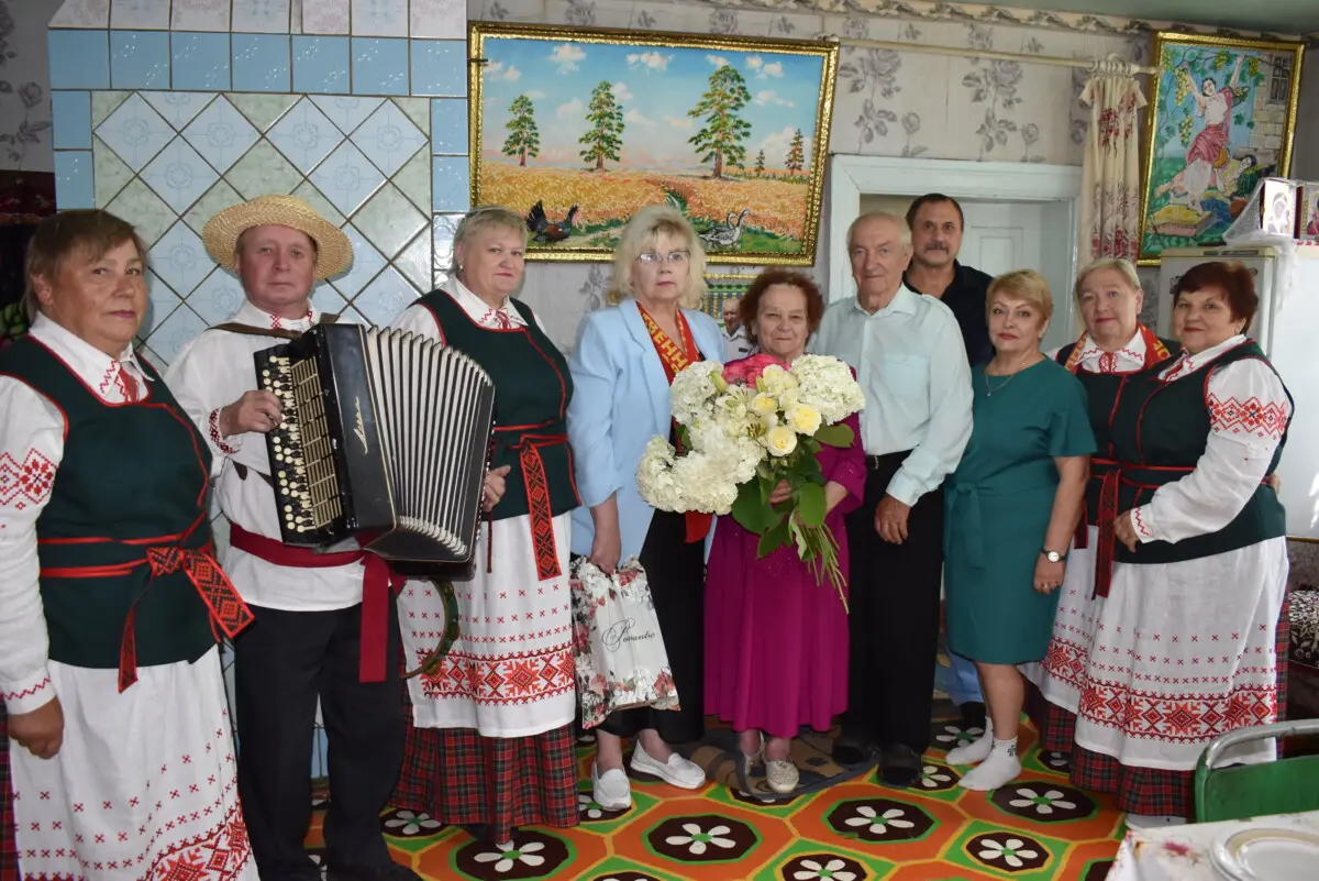 В Бобруйском районе 85-летний юбилей отметила ветеран труда Мария Роскач