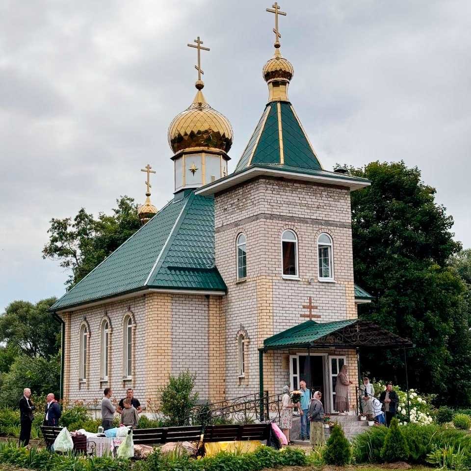 Епископ Бобруйский и Быховский Серафим возглавил престольное торжество в храме Петра и Павла агрогородка Лапичи